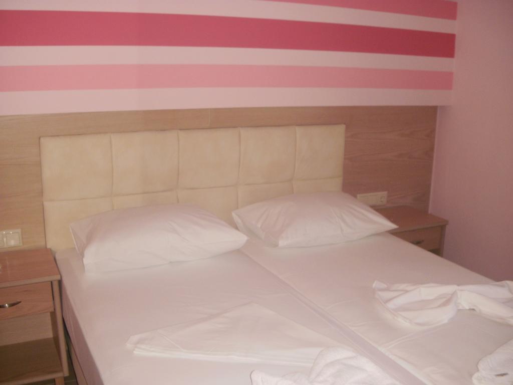 Klimis Rooms & Apartments Potos Room photo