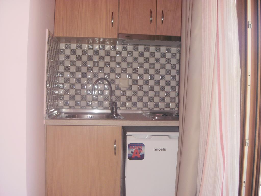 Klimis Rooms & Apartments Potos Exterior photo